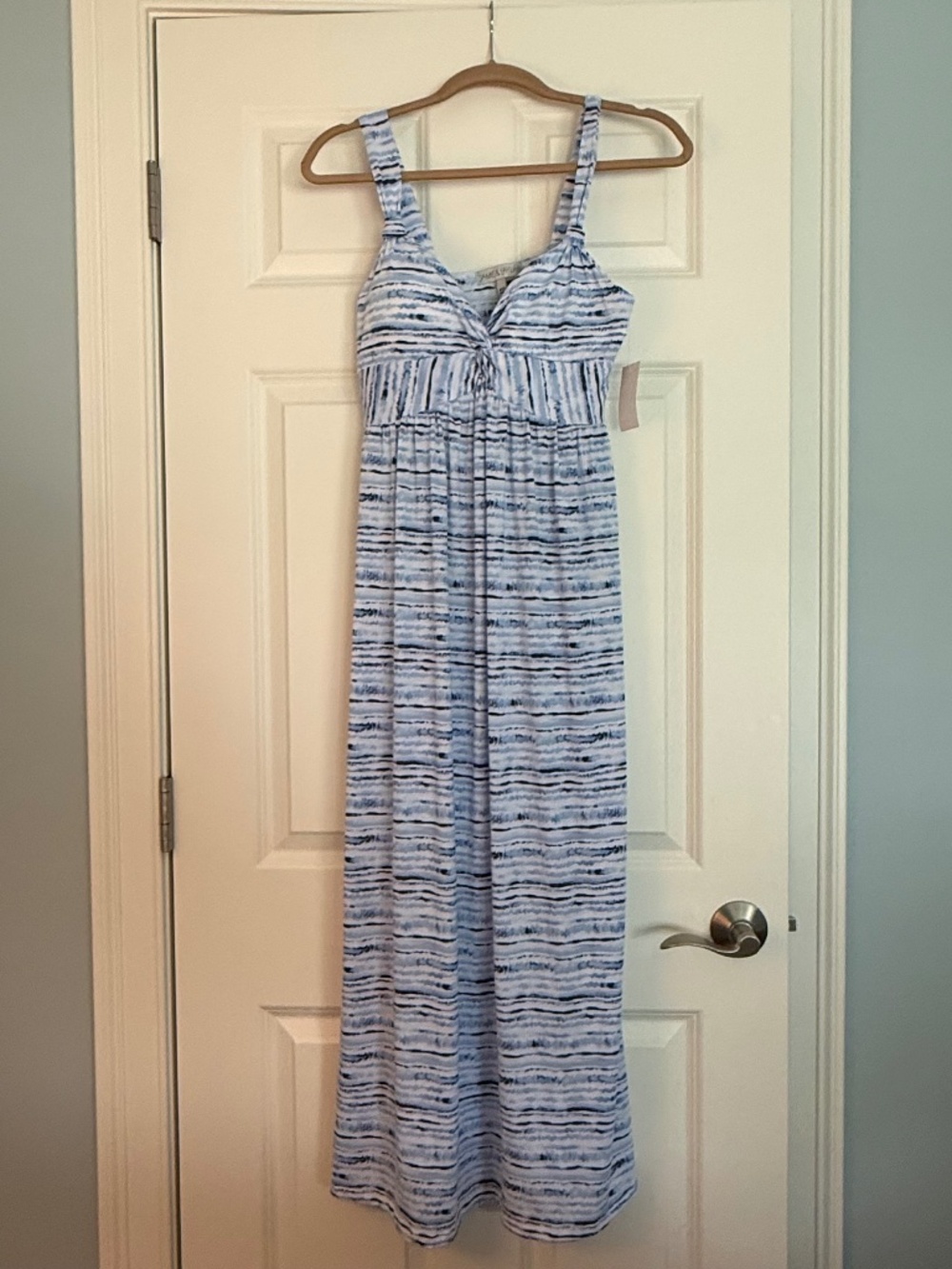 Maxi dress with straps